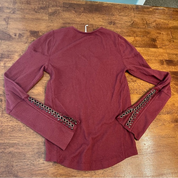 Free people Maroon long sleeve top rivets circles flare sleeve size medium - Picture 7 of 7